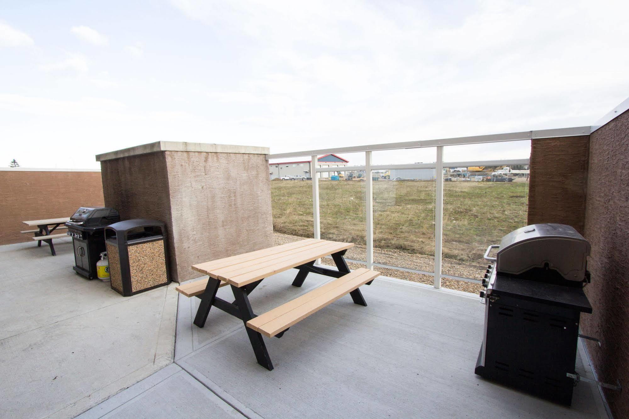 Service Plus Inns & Suites Drayton Valley Ngoại thất bức ảnh